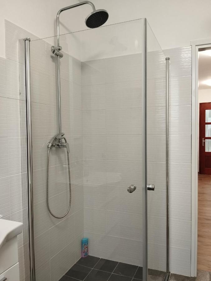 Daal Appartement Roč Buitenkant foto